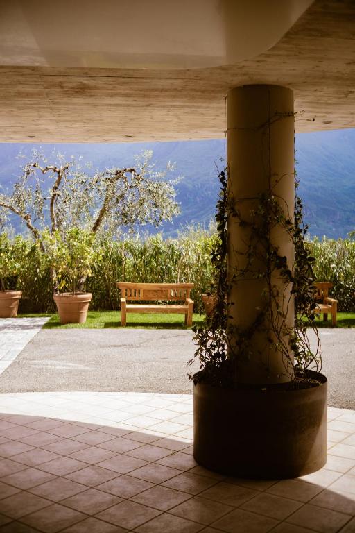 Hotel Mercedes — Hotel building in Limone sul Garda, Lombardy