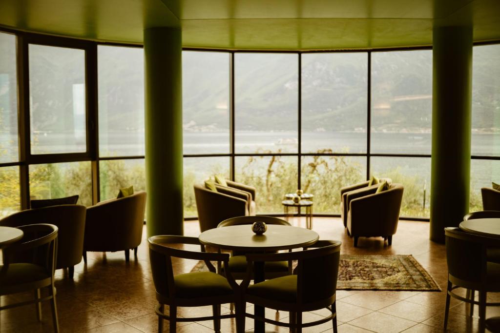 Hotel Mercedes — Restaurant & bars in Limone sul Garda, Lombardy
