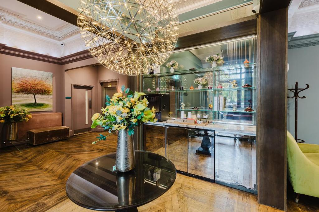 Signature Townhouse London Hyde Park