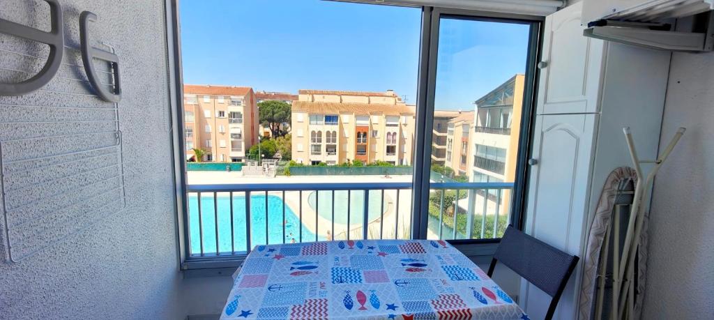 Apartment with pool near the city center - 1