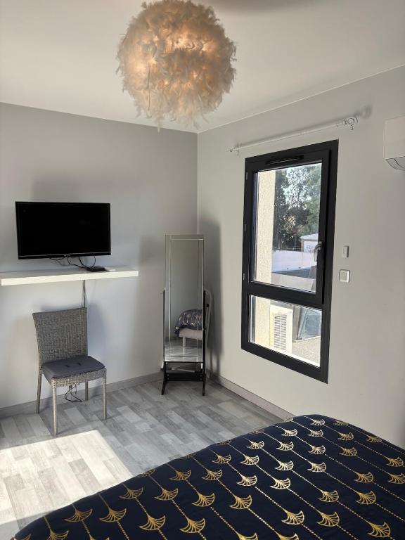 Villa avec trois chambres, piscine et parking - 4