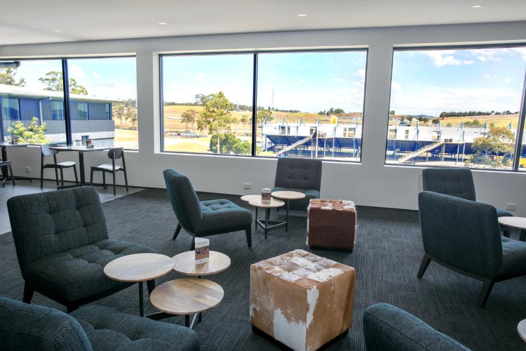 Bar/lounge, Alpha Hotel Eastern Creek in Sydney