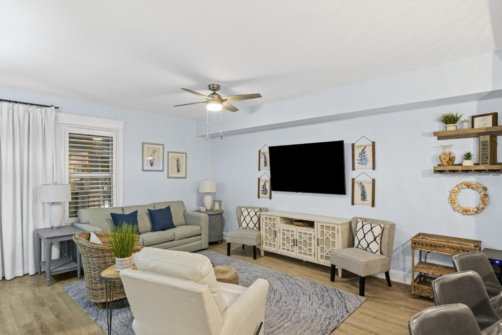 Shared lounge/TV area