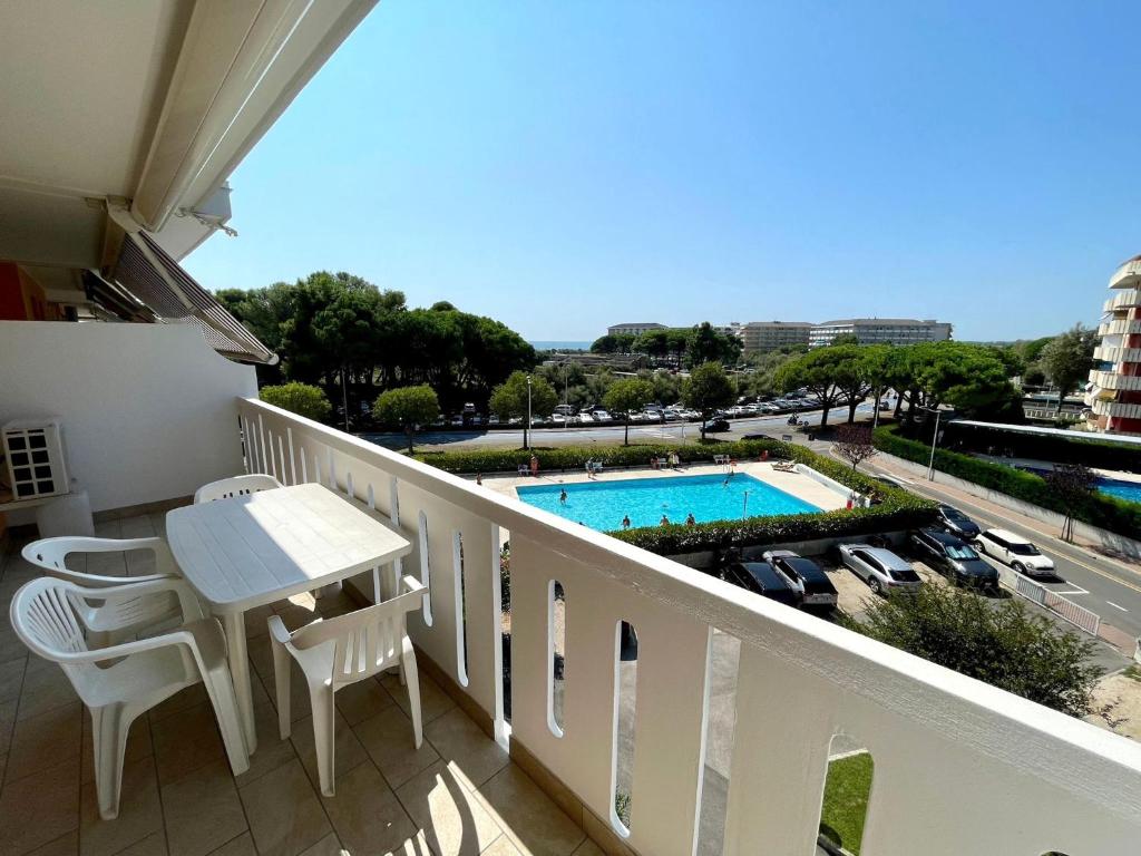 Sea and pool view apartment - 1