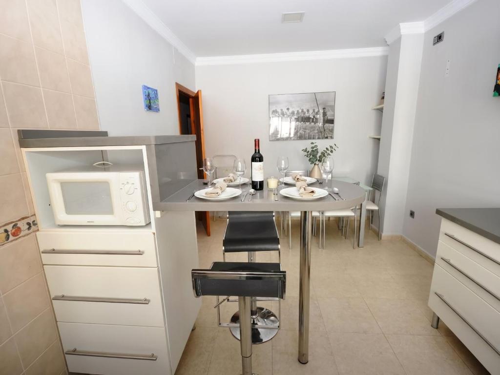 Apartamento centro de conil muy amplio Solo alquillamos familias parejas - 3