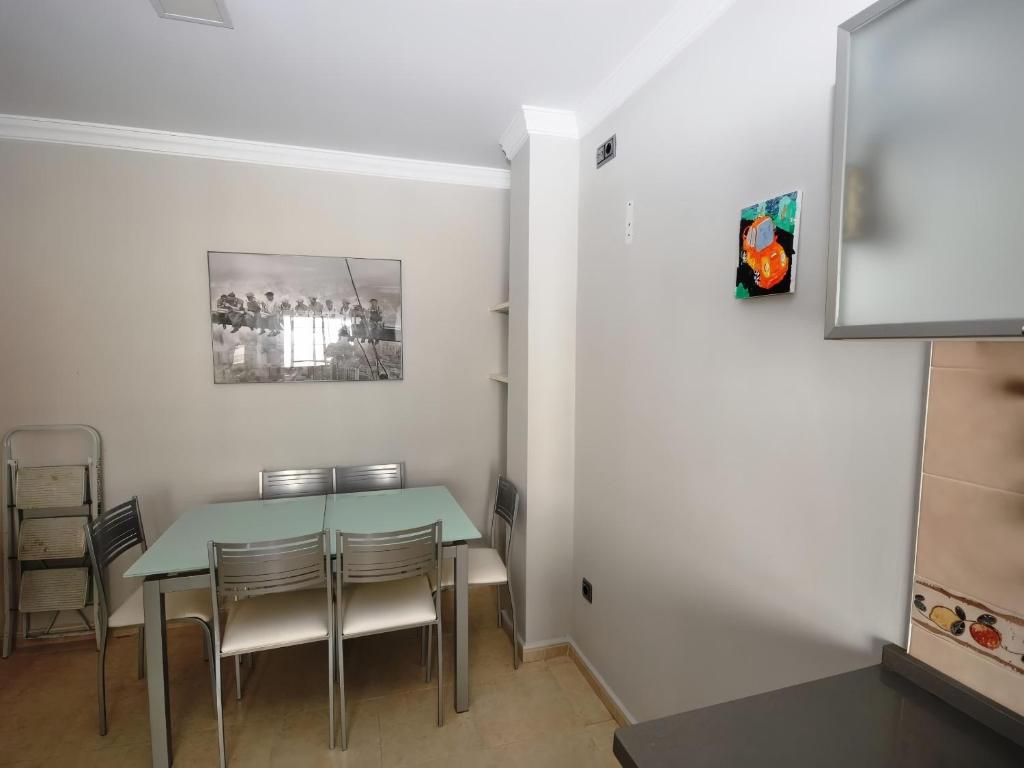 Apartamento centro de conil muy amplio Solo alquillamos familias parejas - 5