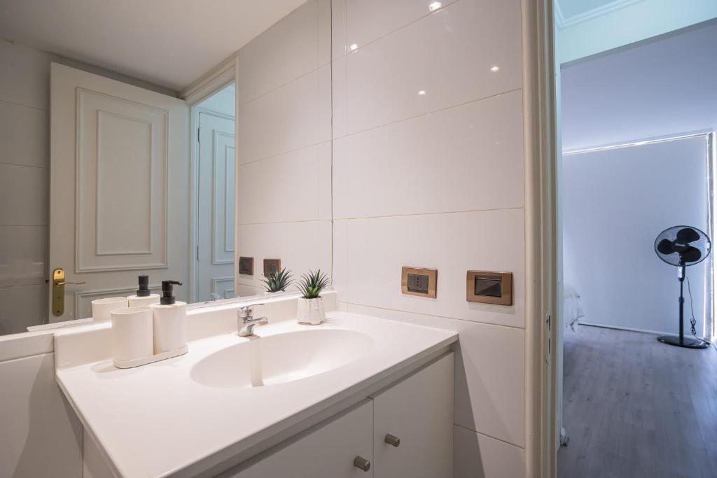 Stylish 1BR Apt Oasis Steps from Costanera Center - 5
