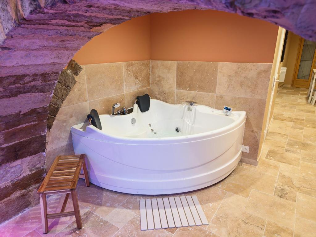 L'envoûtante, loveroom jacuzzi romantique - 2