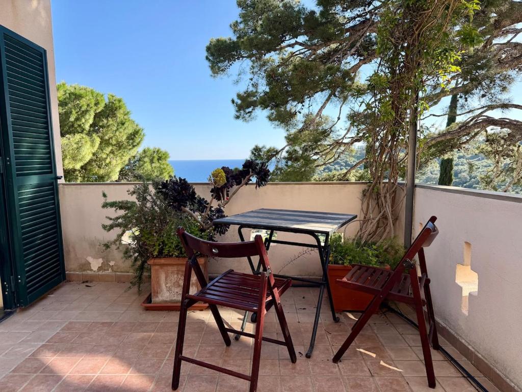 HOST4U - ex Archbishop's House & Terrace, Imperia - 1