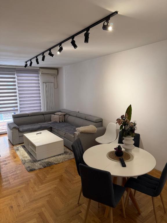 Family apartment, minimum 2 nights, quiet, airport - 1