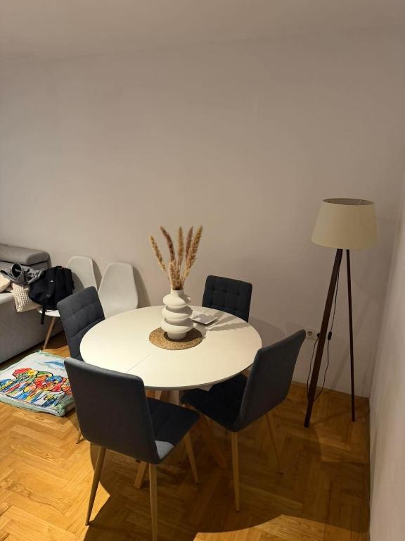 Family apartment, minimum 2 nights, quiet, airport - 3