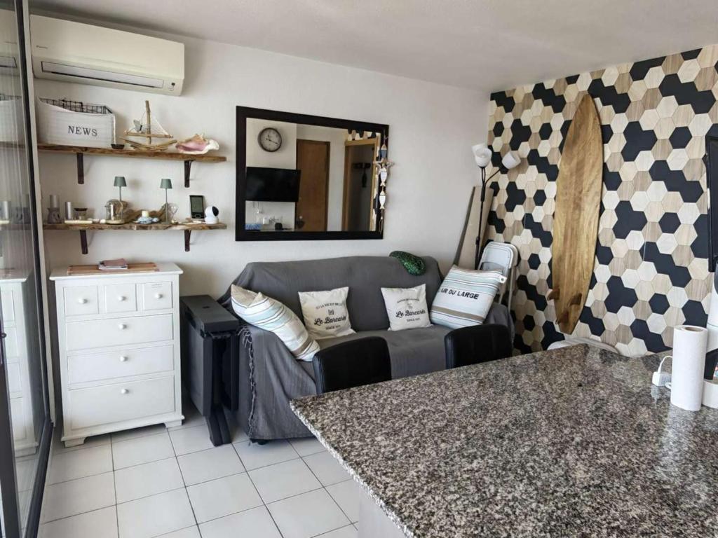 Appartement avec climatisation et terrasse - vue étang - FR-1-195-126 - 2