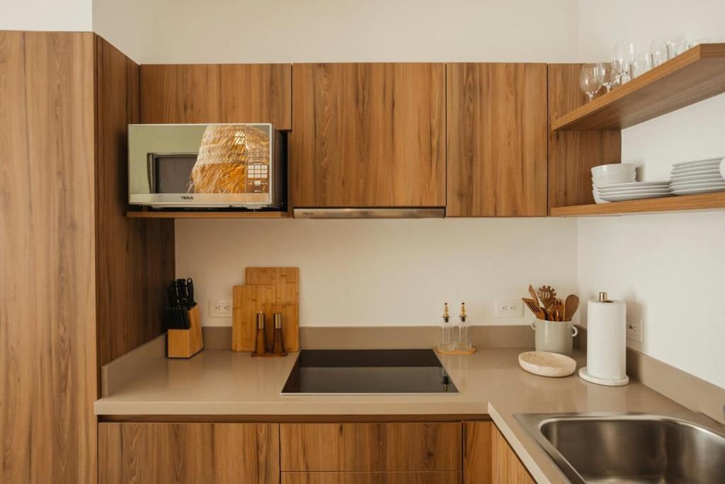 Modern 2BR Condo with Rooftop Pool Near 5th Ave - 4