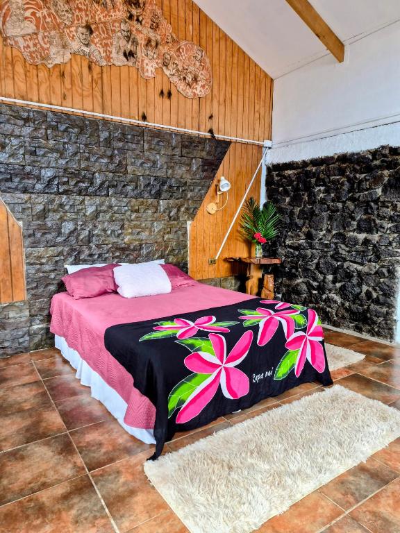 Cabaña mística Reimiro frente al mar patio de esculturas Rapa Nui - 3