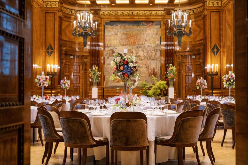 Banquet hall