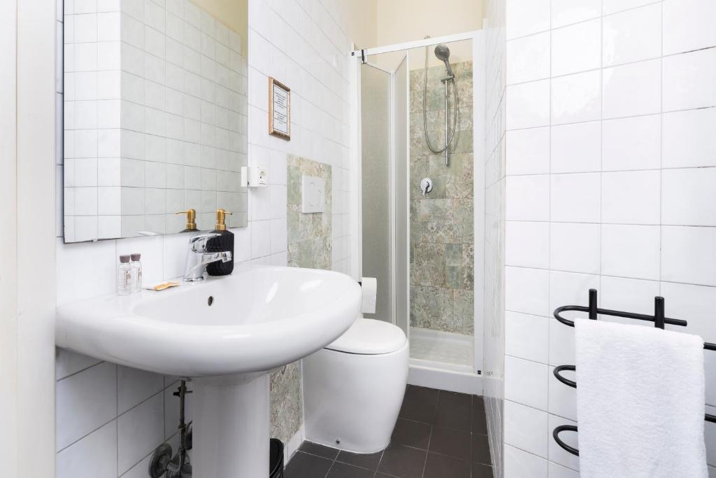 Spacious & Bright, next to the Duomo of Florence, Michelangelo, with Patio - 5