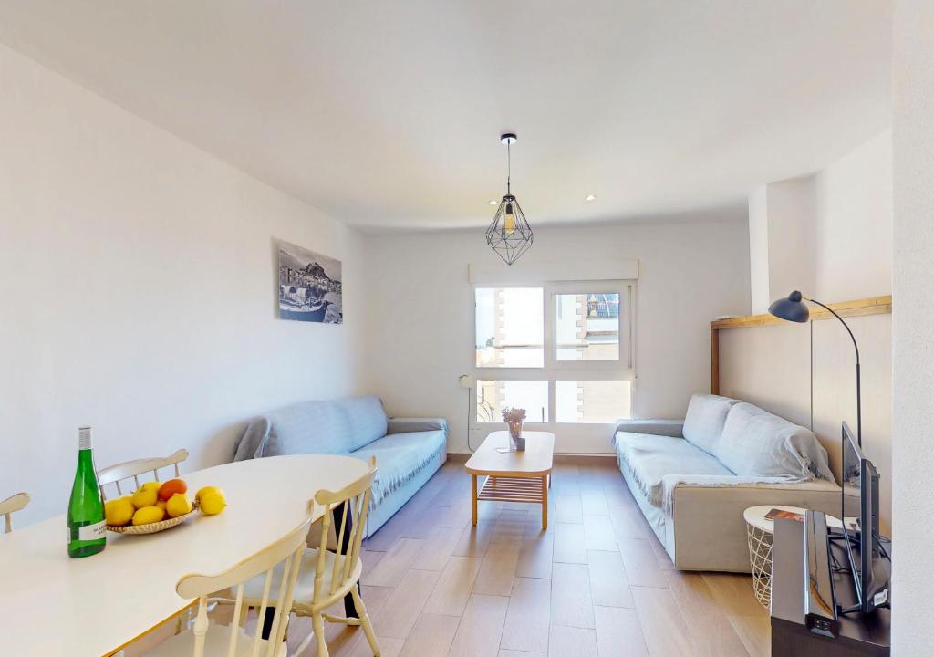 Apartamento Asun en Dénia, Ideal para grupos de hasta 6 personas en el centro de la ciudad by Family Homes Rentals - 2