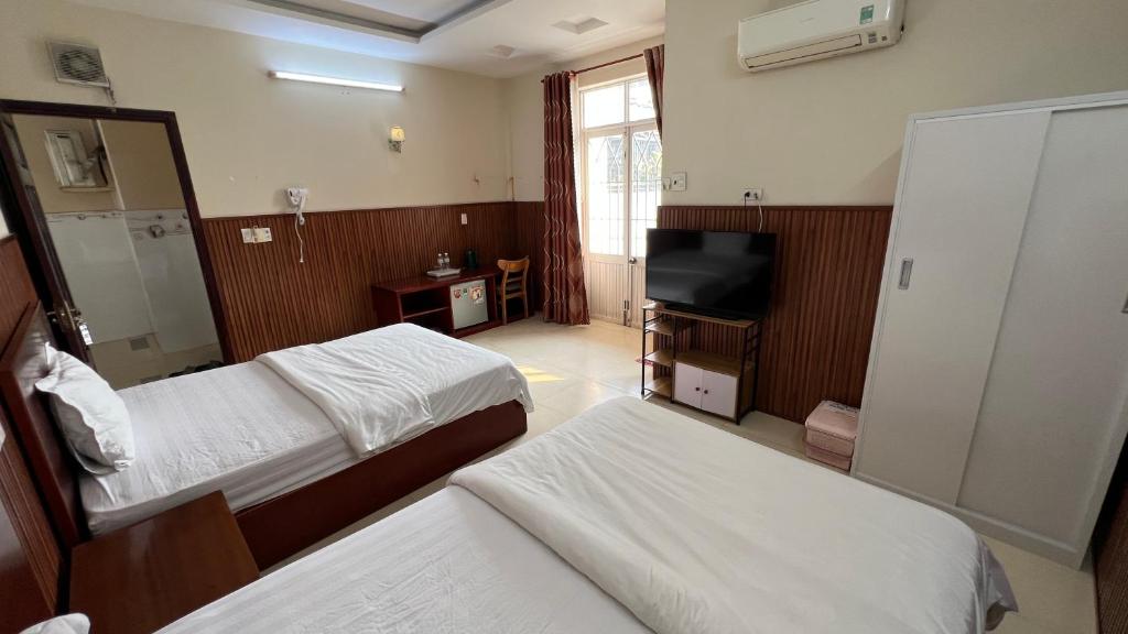 Khách sạn Lạc Hồng