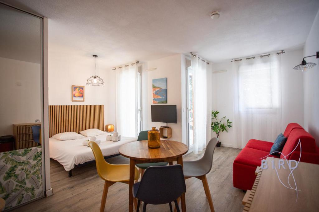 Lovely studio with golf course views close to the sea swimming pool park - 2