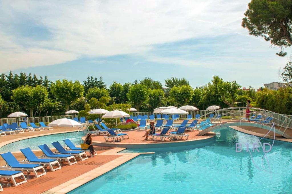 Lovely studio with golf course views close to the sea swimming pool park - 3