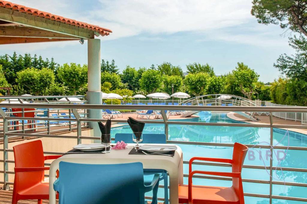 Lovely studio with golf course views close to the sea swimming pool park - 5