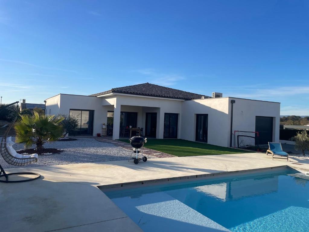villa du canal 3 chambres piscine 175 m2 - 1