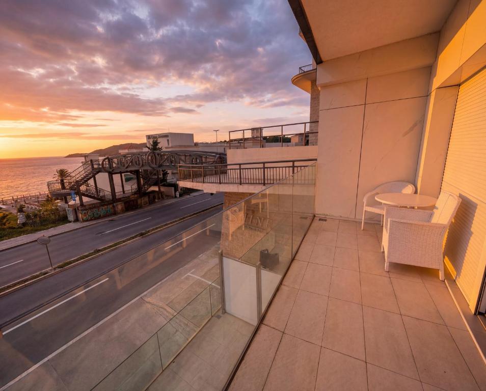 Shine Residence First Line Sea View - 2