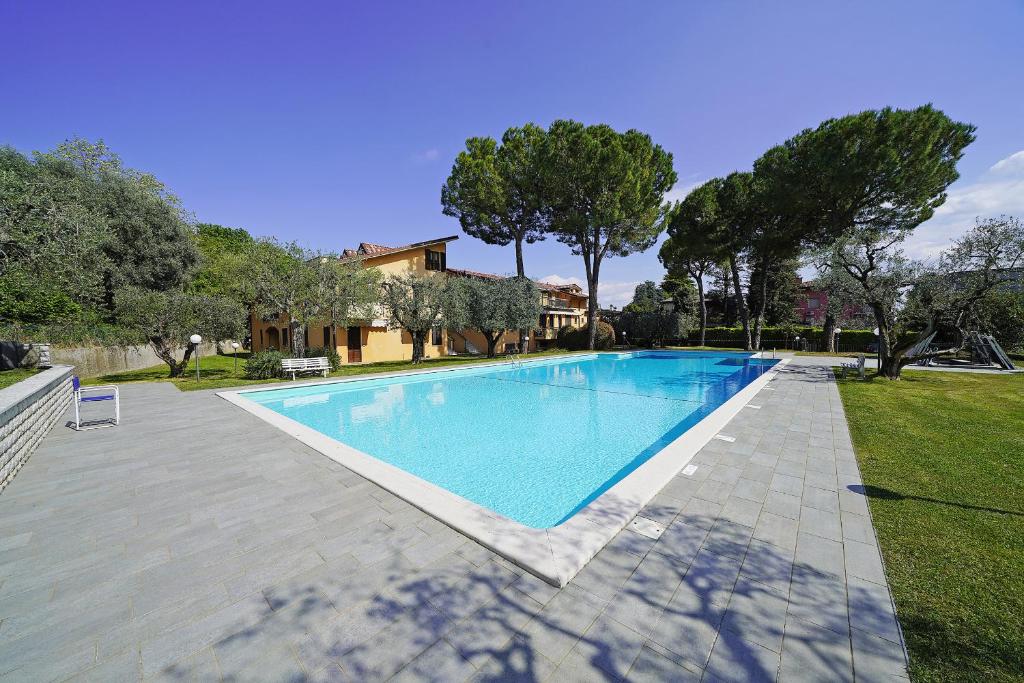 Olive Garden Garda - pool & view - 5