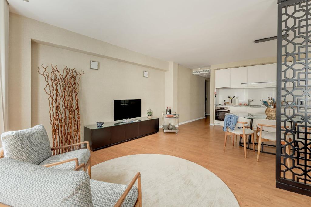 Shared lounge/TV area