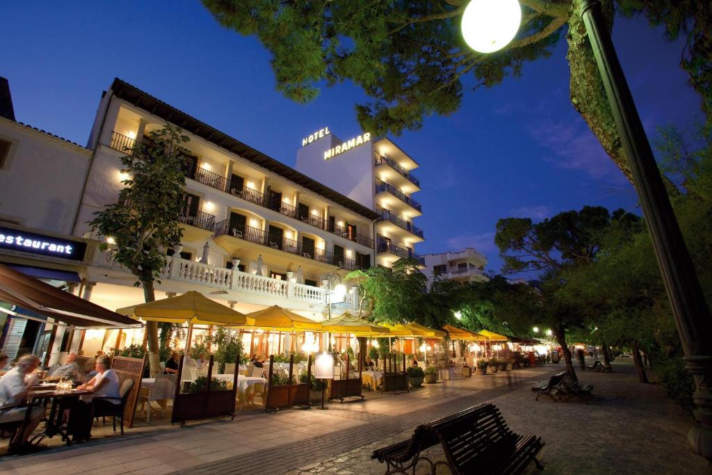 Hotel Miramar Mallorca — Hotel building in Puerto Pollensa, Balearic Islands