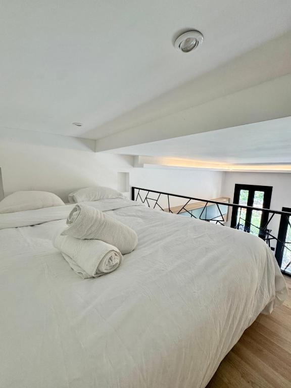 Elegant studio with mezzanine, city center - 2