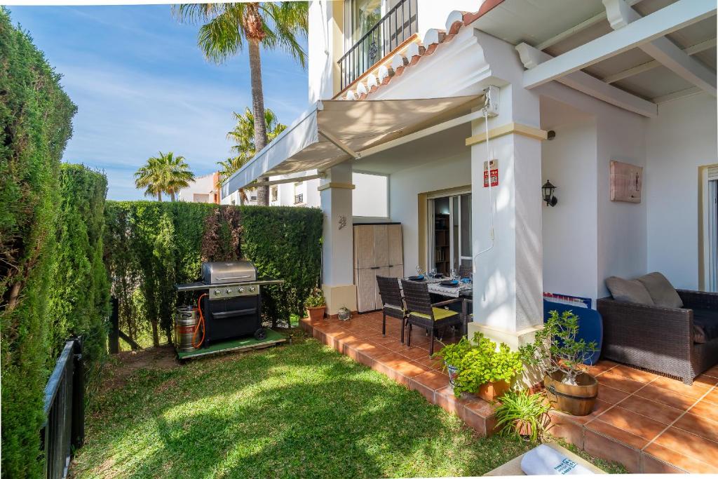 Cubo's Chaparral Townhouse & Community Pool - 4