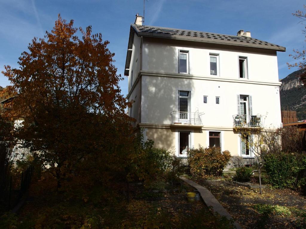 Appartement Confortable 4 Pers. à Briançon, Jardin Privatif, 300m des Pistes - FR-1-762-8 - 1