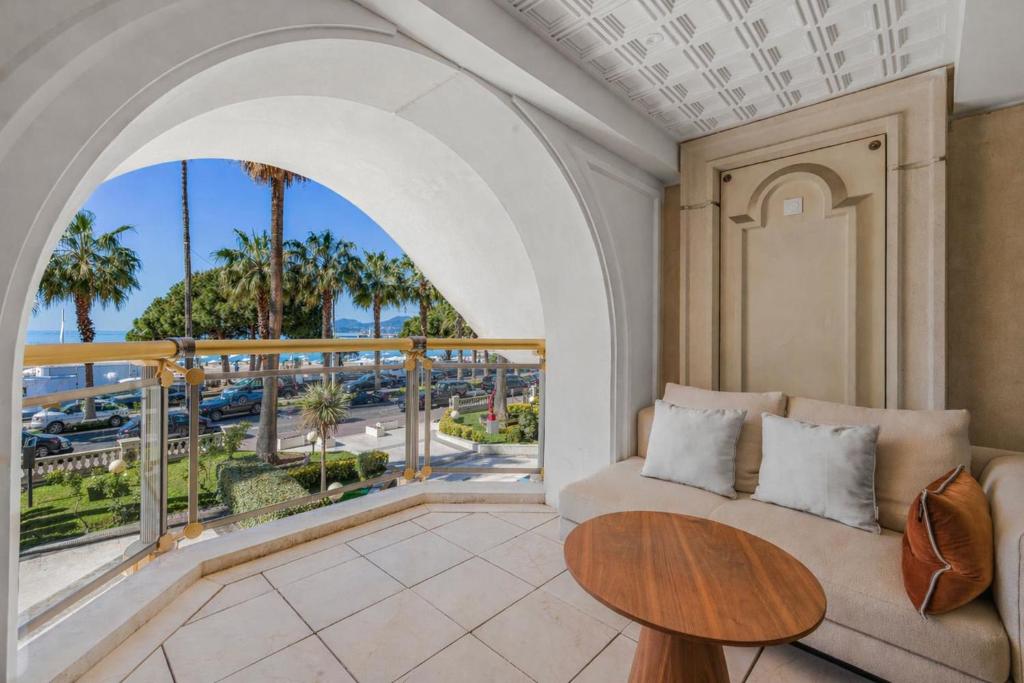 Ref 2058 Cannes Croisette Appartement luxe 2 chambres avec piscine à louer - 1