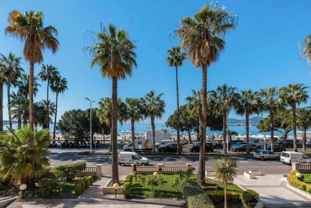 Ref 2058 Cannes Croisette Appartement luxe 2 chambres avec piscine à louer - 4