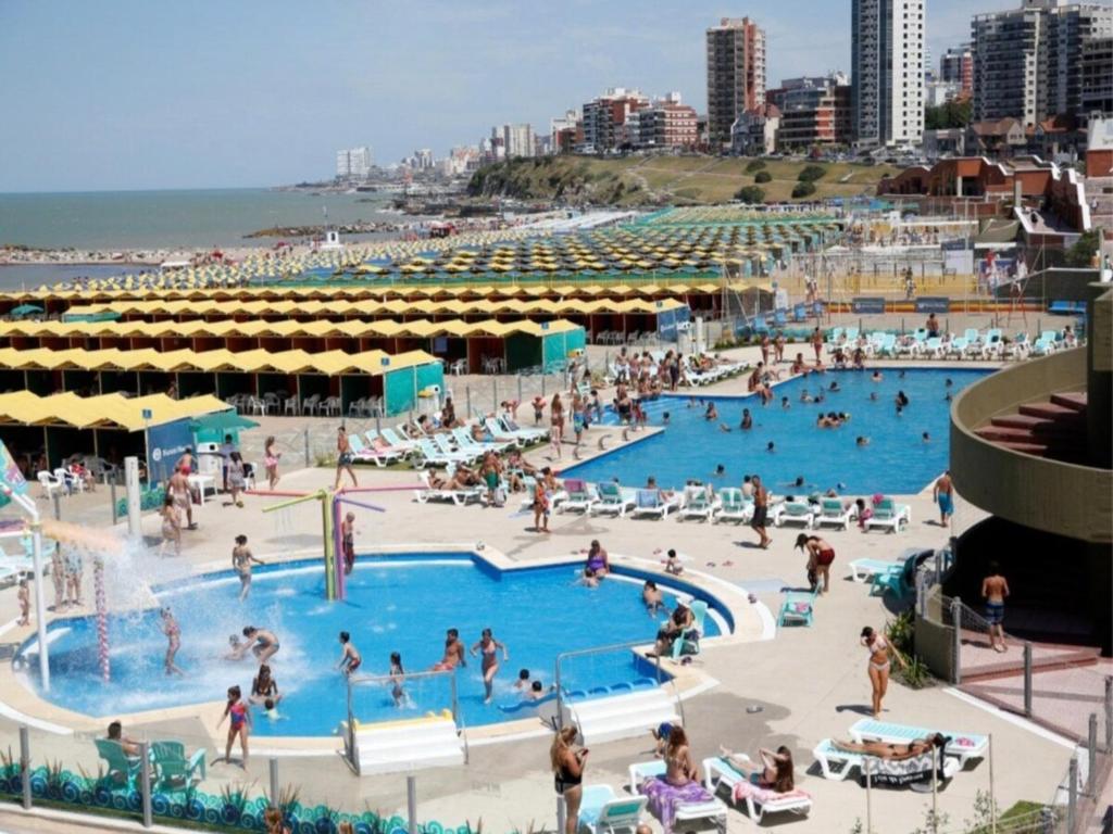 Hermoso Dpto a 1 cuadra del mar con cochera - 2