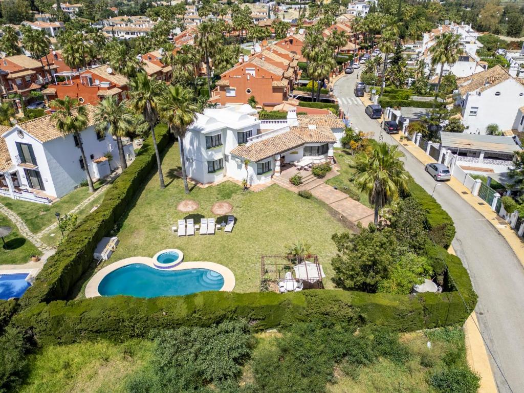 Sunlit 3 BDRM Coastal Villa w Pool and Sea View - 3