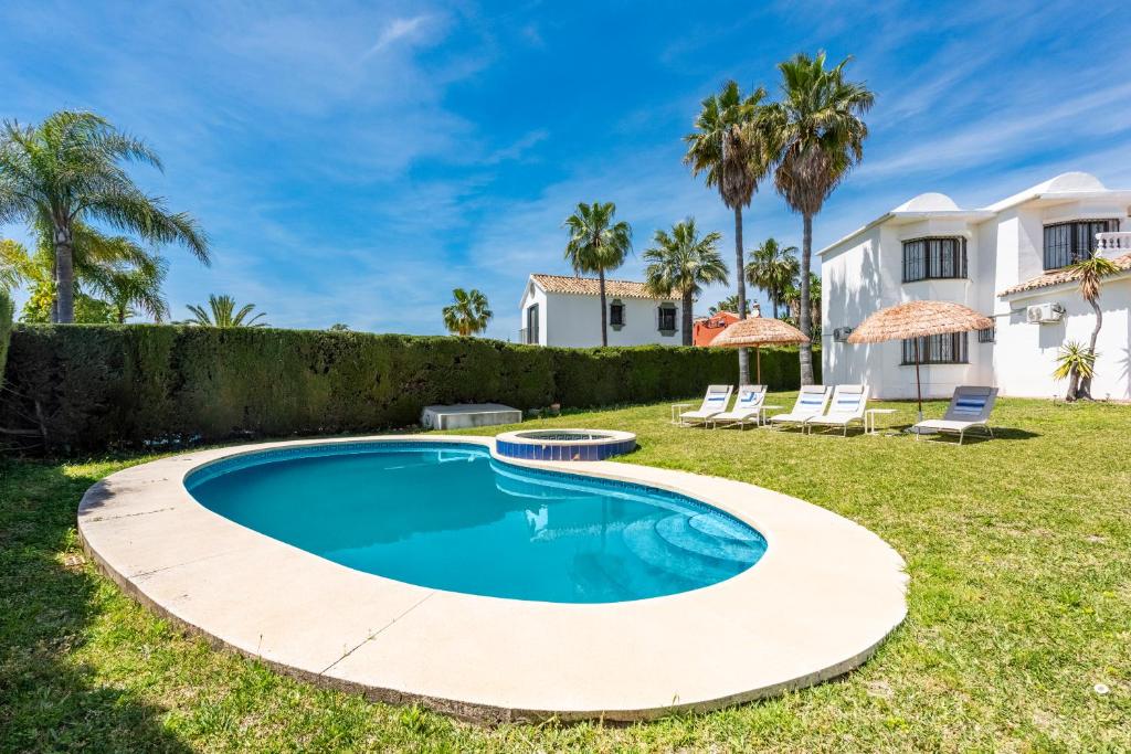 Sunlit 3 BDRM Coastal Villa w Pool and Sea View - 5