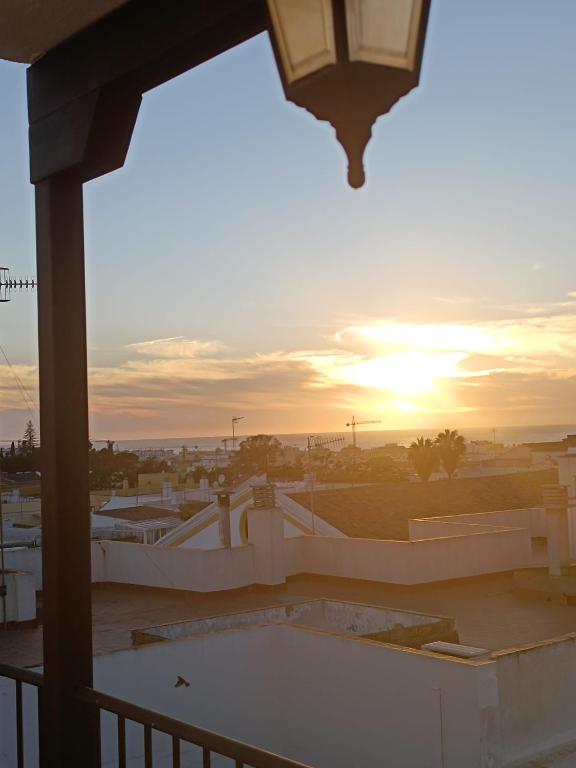 Ático luminoso con terraza privada - 1