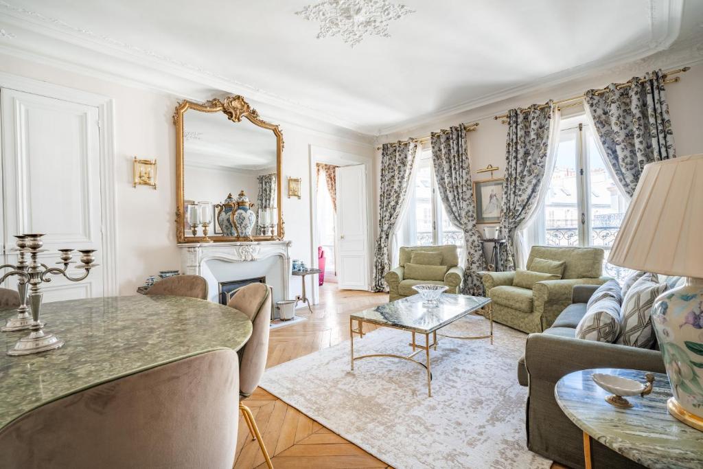 Elegant Luxury Apartment on Champs Elysees - 1