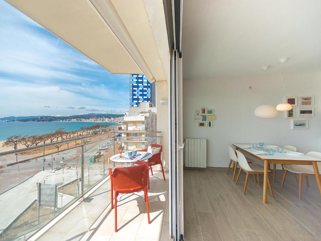 Piso Elena – Primera Línea con vistas espectaculares – 4/5 personas - ES-360-8 - 2