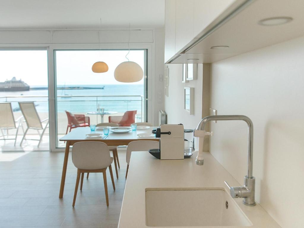 Piso Elena – Primera Línea con vistas espectaculares – 4/5 personas - ES-360-8 - 3