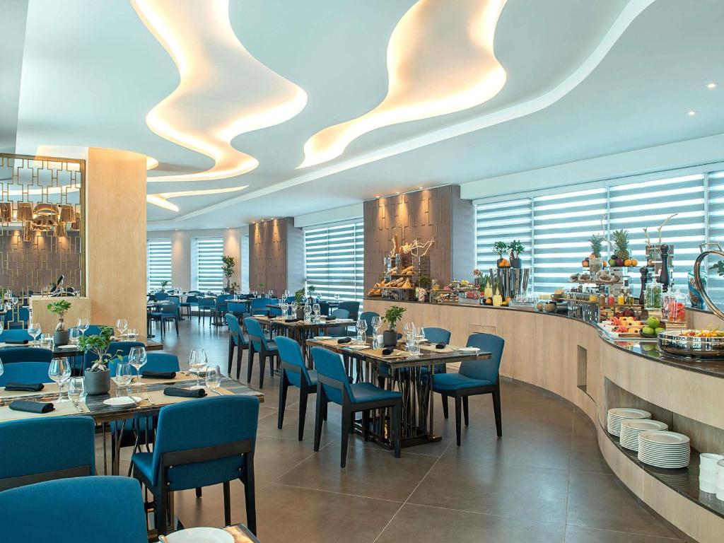 Restaurant, Grand Mercure Business Bay in Dubai