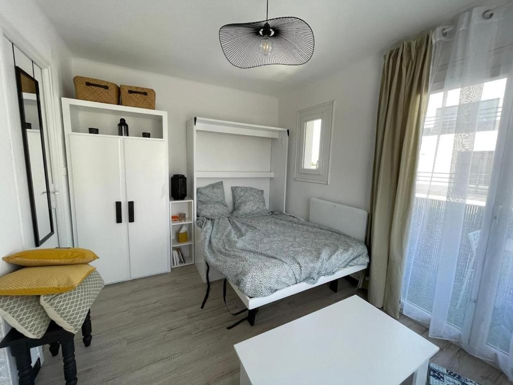 Cozy studio avec balcon 300 m de la mer - 5