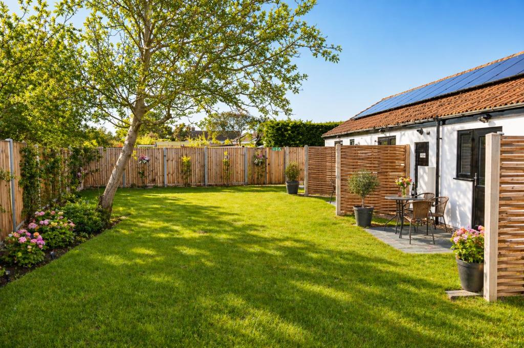 Lytton Tree Lodge, Southwold - pet-friendly stay