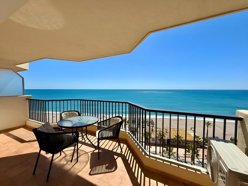 Las Antillas II Front Sea Views Pool - 4