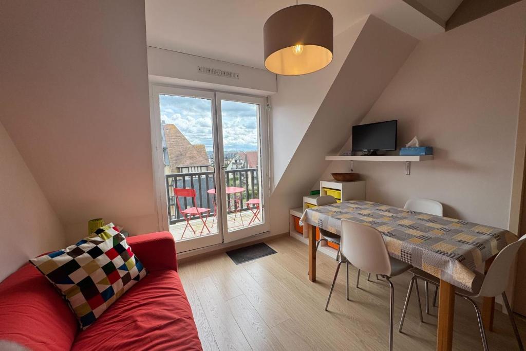Renovated and Bright Apartment - Direct Sea Access - 2