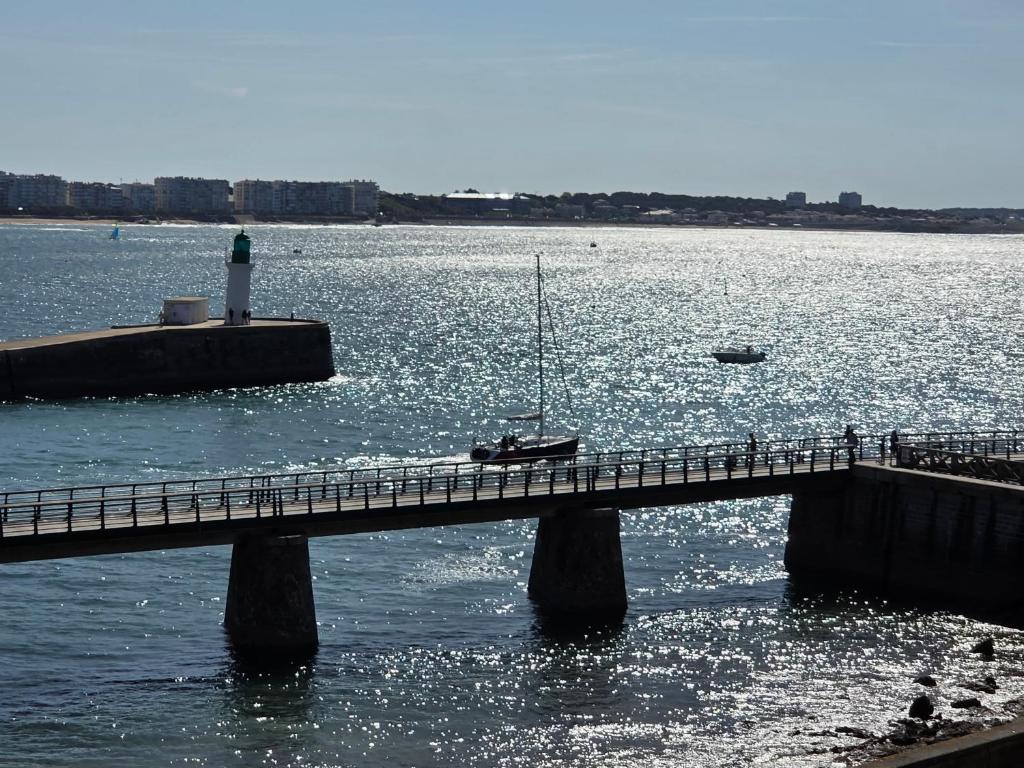 Vue sur la baie des Sables - 1