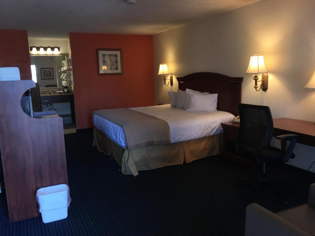 Baymont by Wyndham Rocky Mount I-95 photo