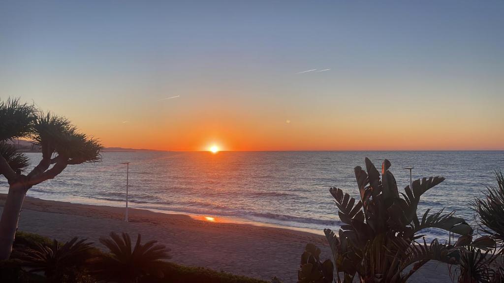 Golden Sunrise Beach Estepona Playa del Moral - 3